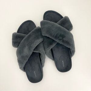 Birdies The Robin Faux Fur Grey Criss Cross Slippers Slides Sandals Size 10.5